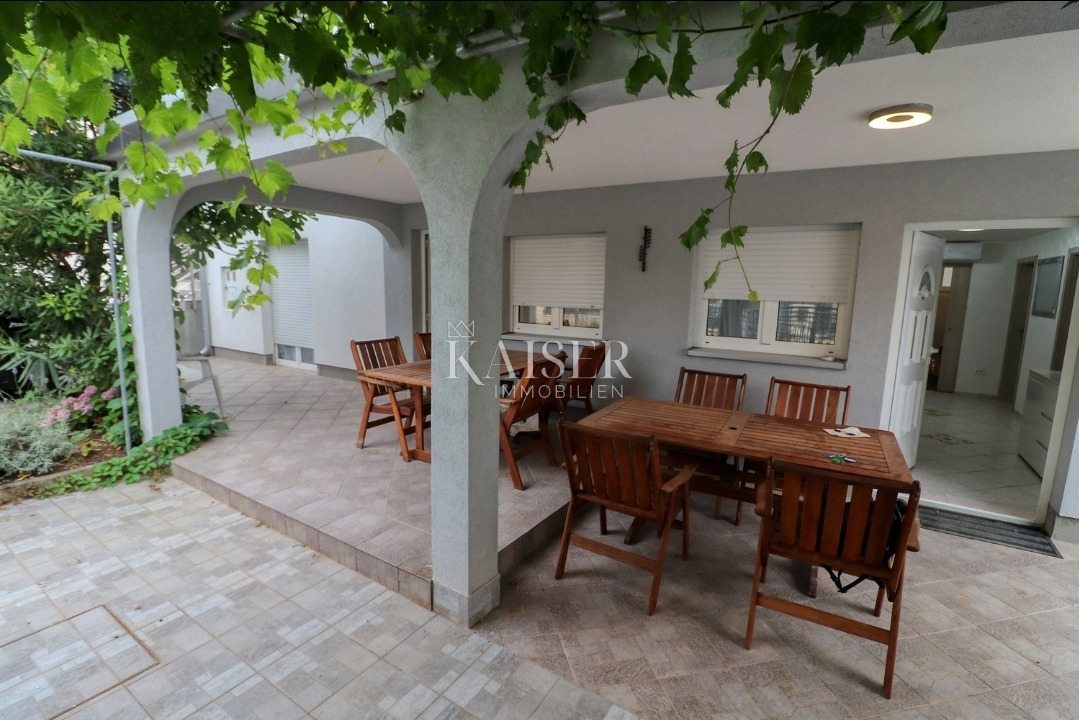 Zara, Vir: casa con 4 appartamenti a 100 metri dal mare