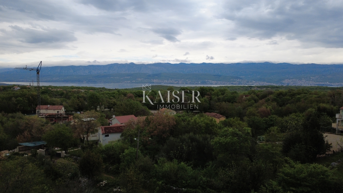 Isola di Krk, Dobrinj – terreno edificabile di 451 m2 con permesso di costruzione