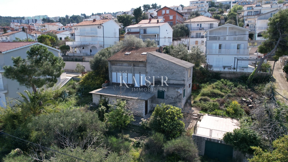 Isola di Ciovo - Un gioiello raro in prima fila sul mare - Proprietà con un potenziale incredibile