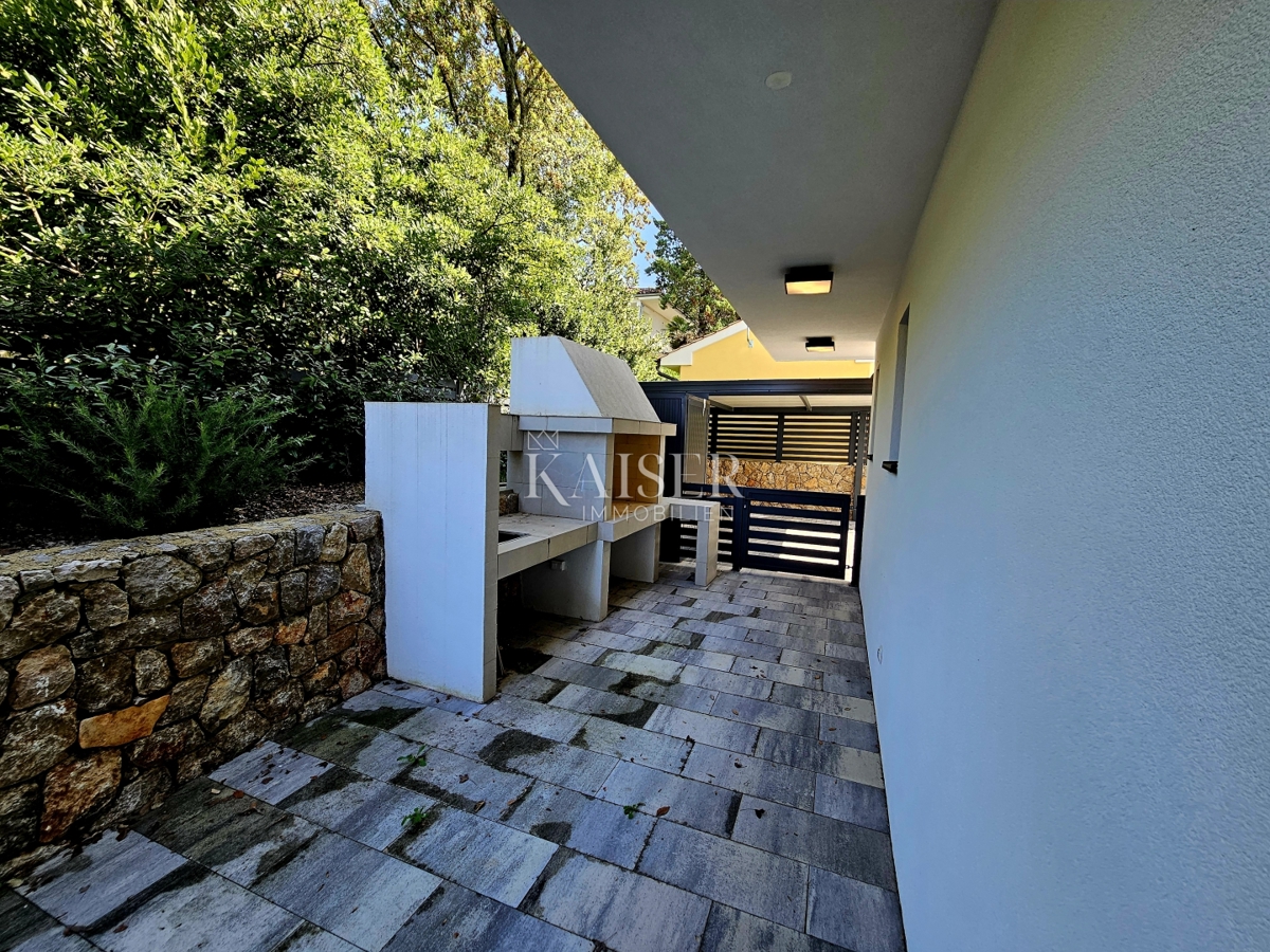 Isola di Krk, Njivice - lussuosa casa bifamiliare vicino al mare