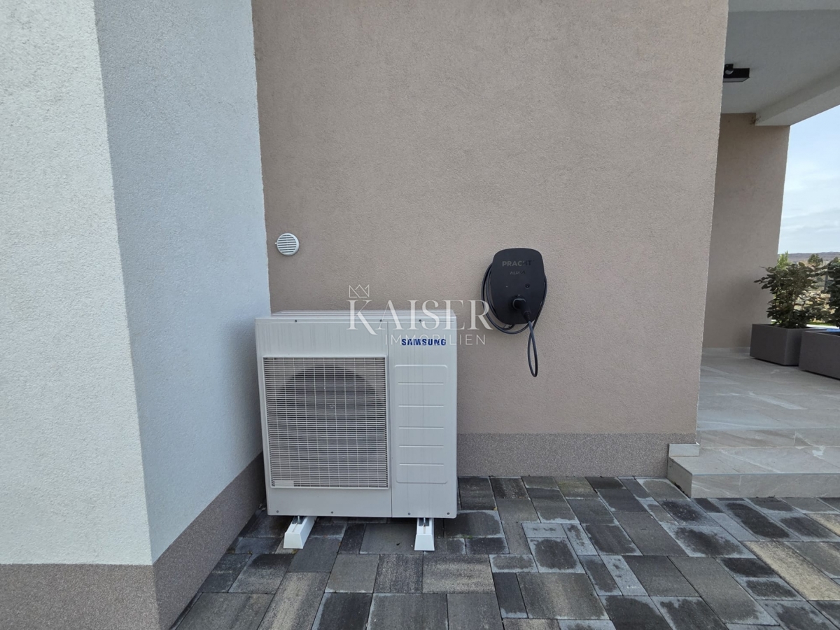 Isola di Krk, Kornić - casa moderna con piscina