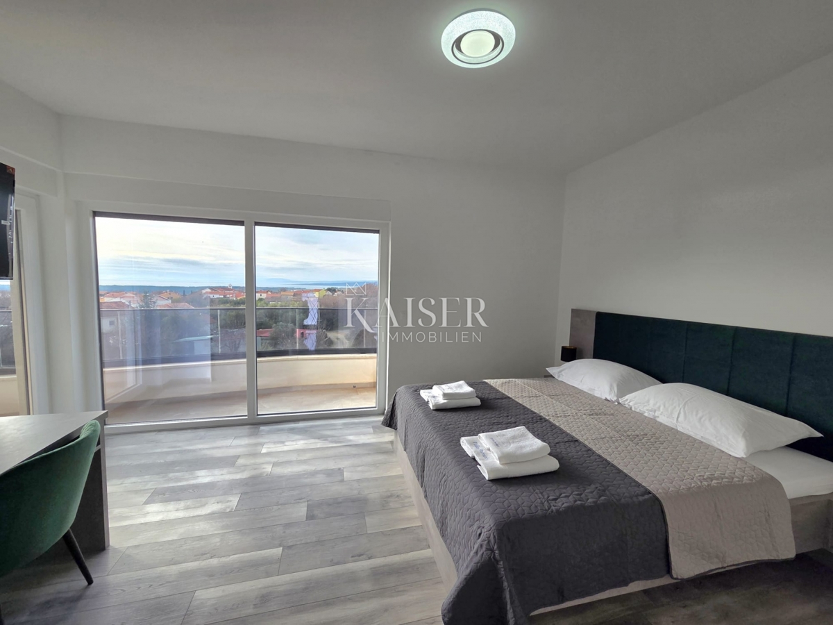 Isola di Krk, Kornić - casa moderna con piscina