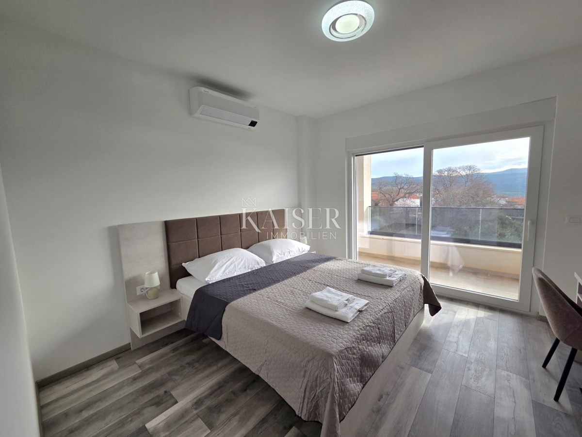 Isola di Krk, Kornić - casa moderna con piscina