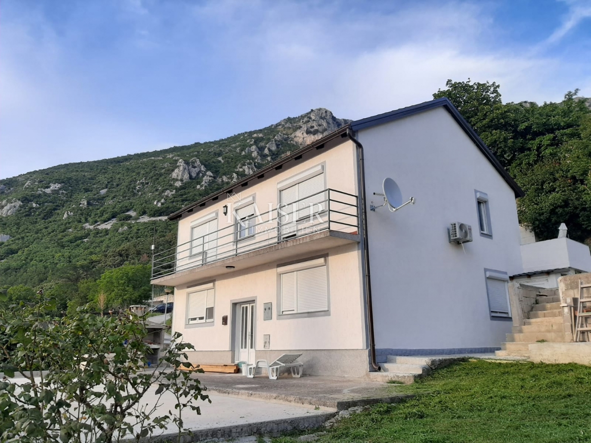 Istria, Plomin - stria, Albona – casa ristrutturata con tre appartamenti, 270 m2
