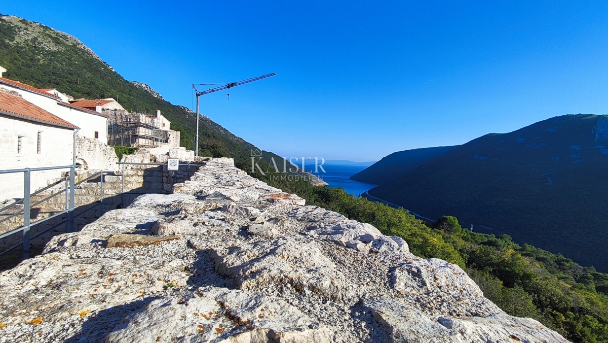 Istria, Plomin - stria, Albona – casa ristrutturata con tre appartamenti, 270 m2