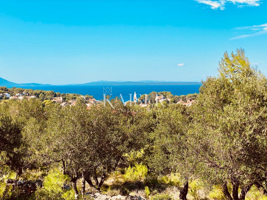 Veli Lošinj - il più bel terreno edificabile in offerta