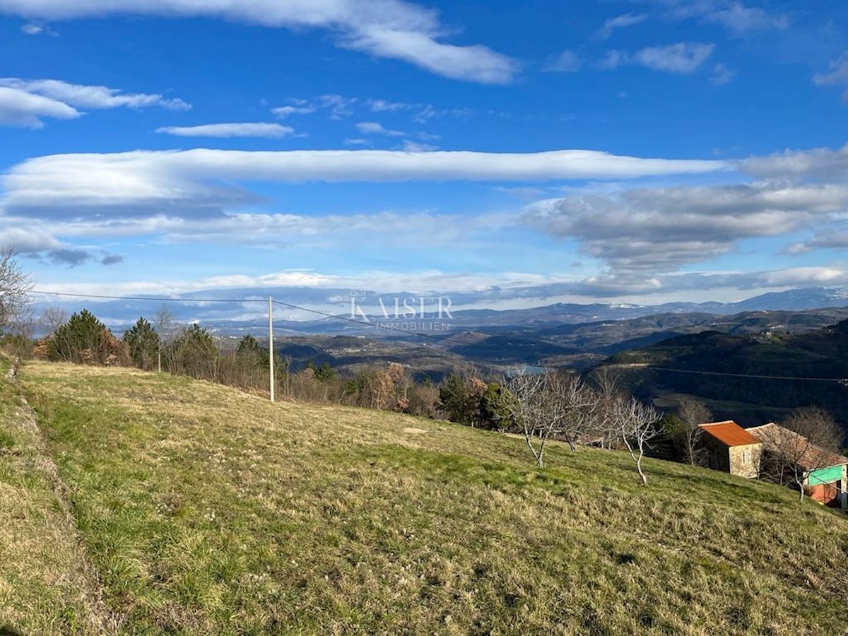 Istria, Motovun, terreno edificabile con vista panoramica