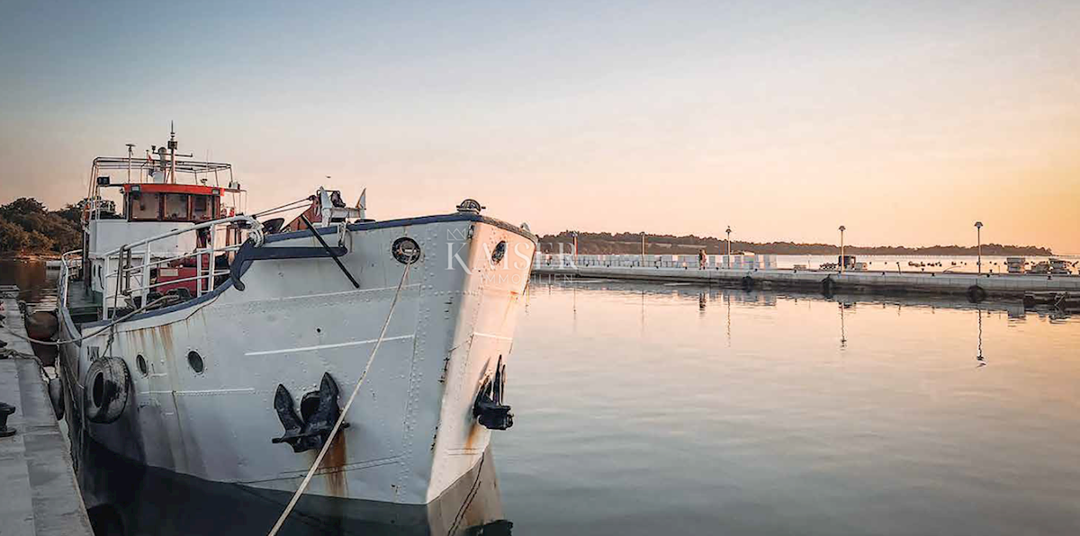 Istria - Parenzo, lussuoso appartamento al piano terra con piscina