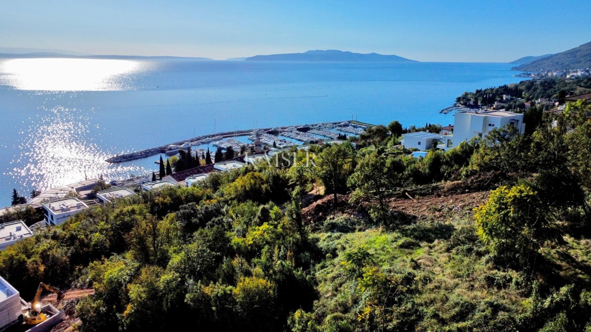 Opatija, Esclusivo attico di nuova costruzione con una vista incomparabile sul mare e sul porto turistico di Ičić