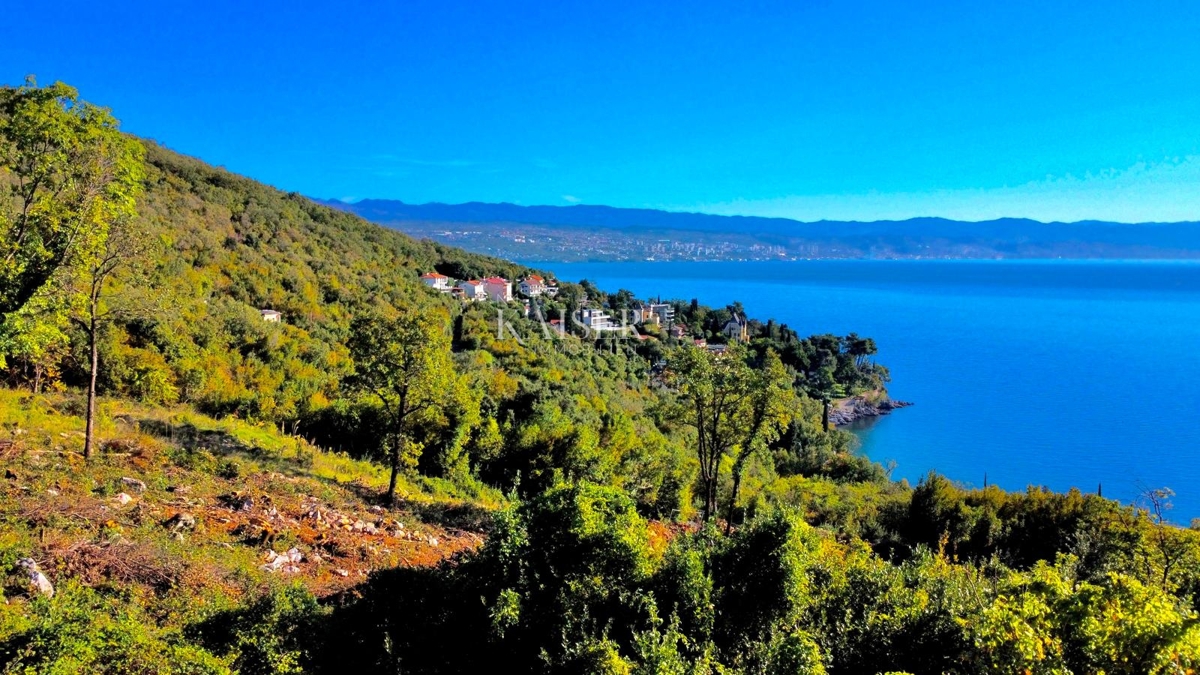 Opatija, Esclusivo attico di nuova costruzione con una vista incomparabile sul mare e sul porto turistico di Ičić