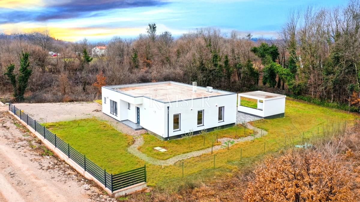 Istria, Labin - nuovo edificio con piscina esterna, 137 m2