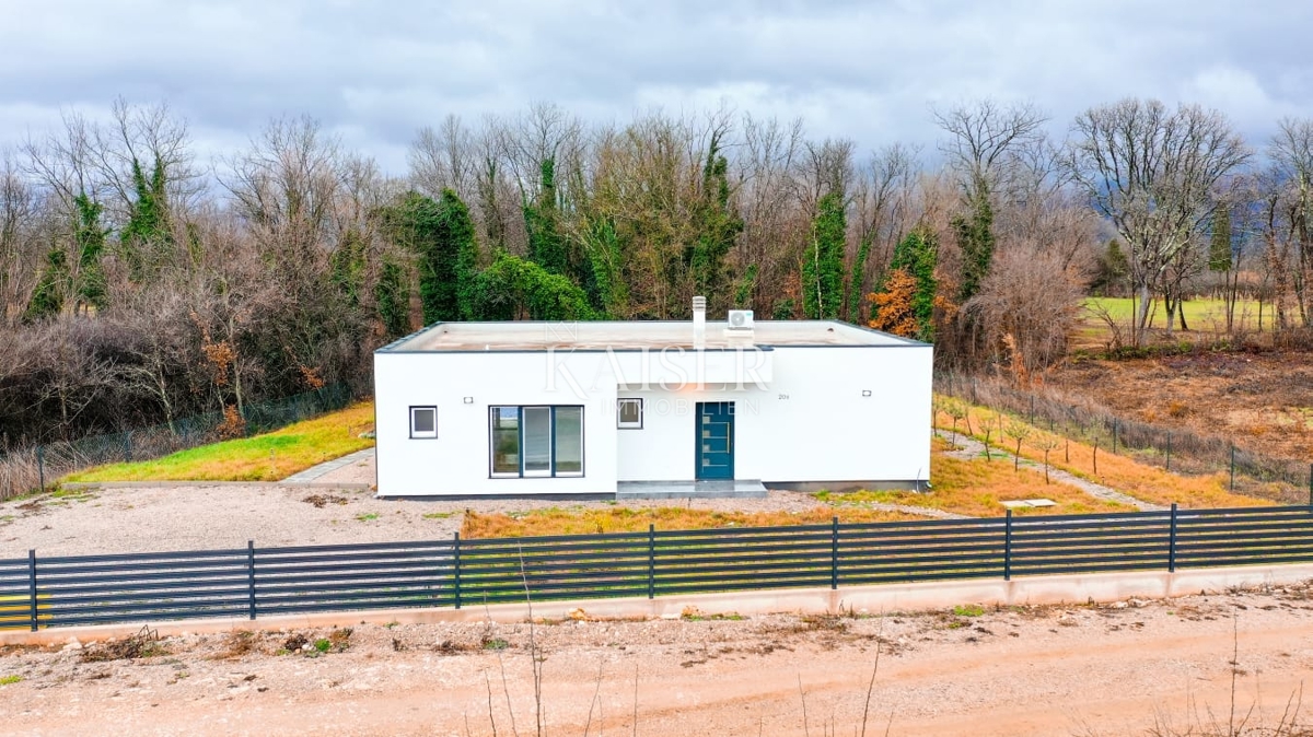 Istria, Labin - nuovo edificio con piscina esterna, 137 m2