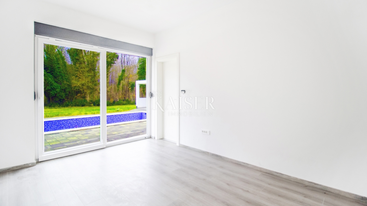 Istria, Labin - nuovo edificio con piscina esterna, 137 m2