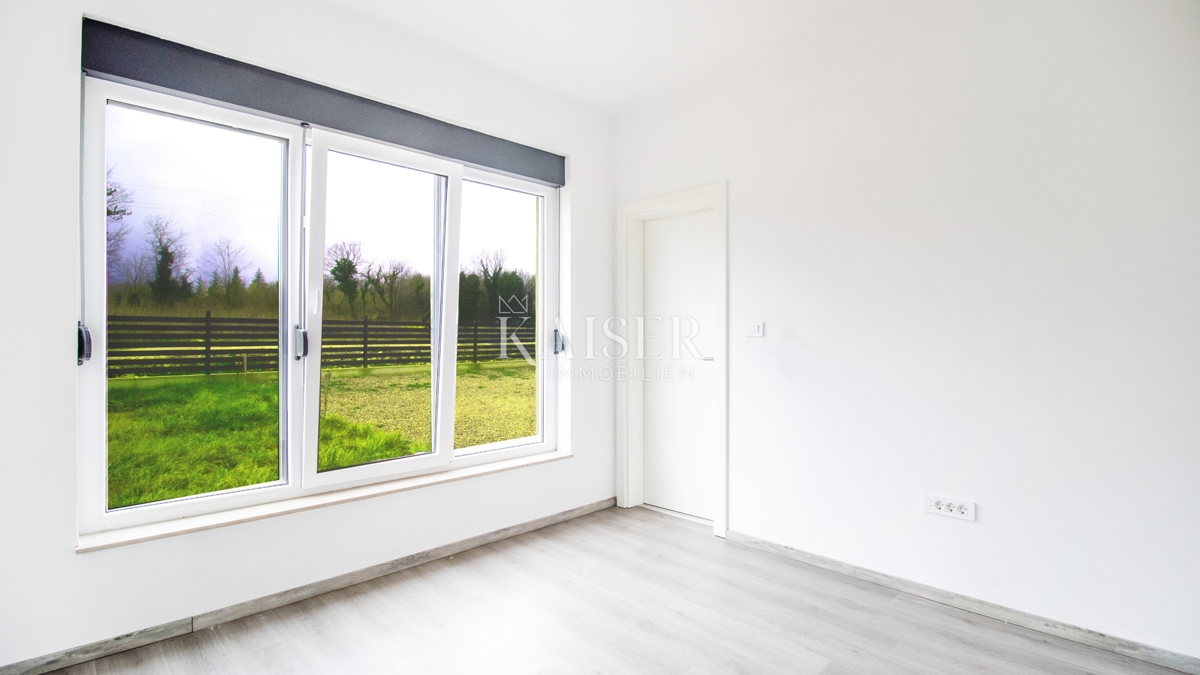 Istria, Labin - nuovo edificio con piscina esterna, 137 m2