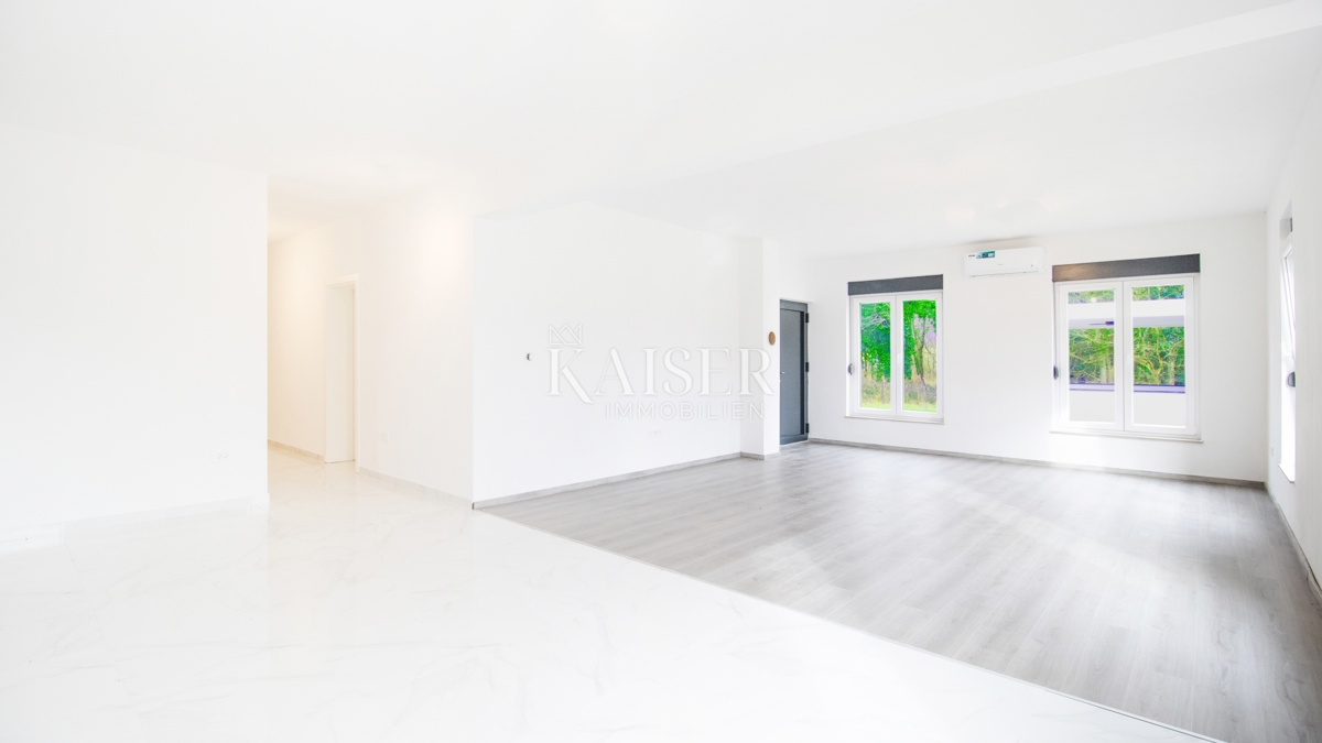 Istria, Labin - nuovo edificio con piscina esterna, 137 m2