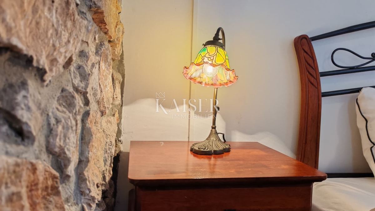 Isola di Krk, Dobrinj - casa in pietra ristrutturata 105m2 con piscina