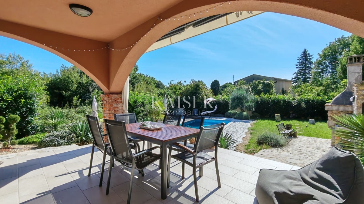 Isola di Krk, Dobrinj - casa in pietra ristrutturata 105m2 con piscina