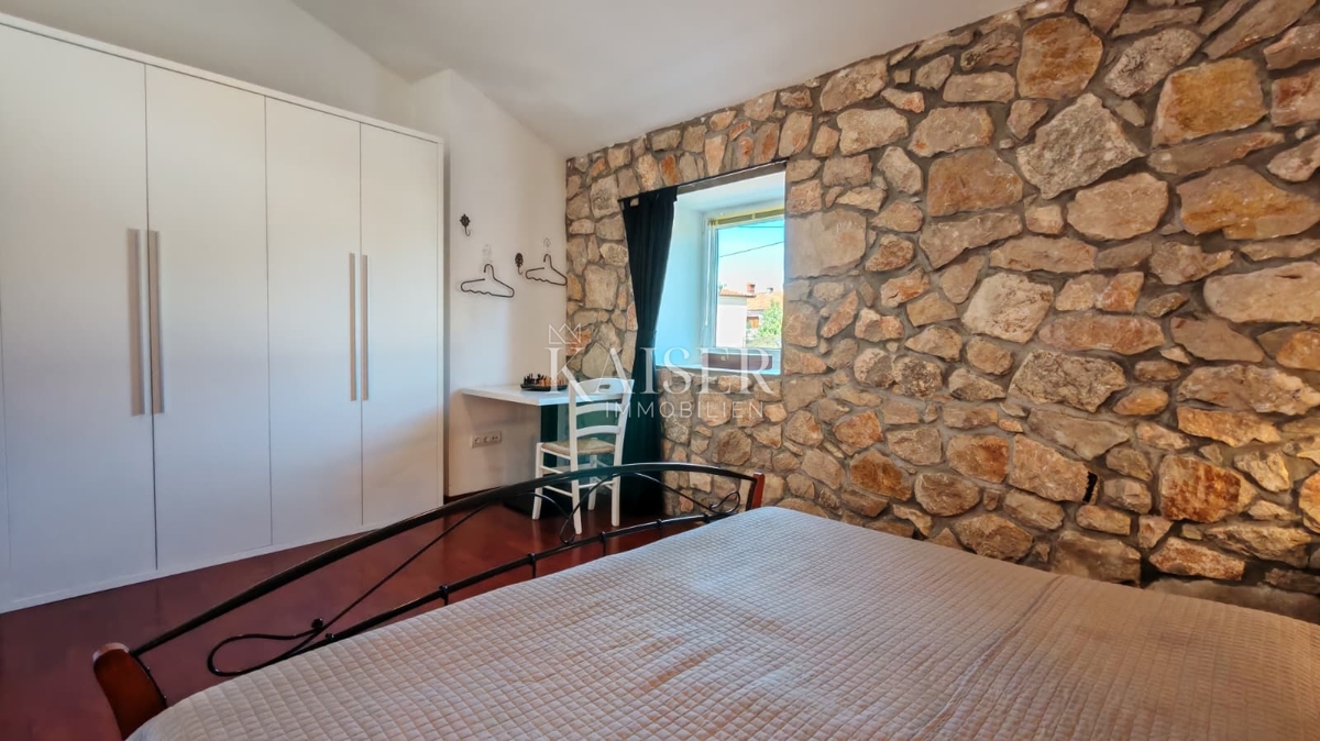 Isola di Krk, Dobrinj - casa in pietra ristrutturata 105m2 con piscina