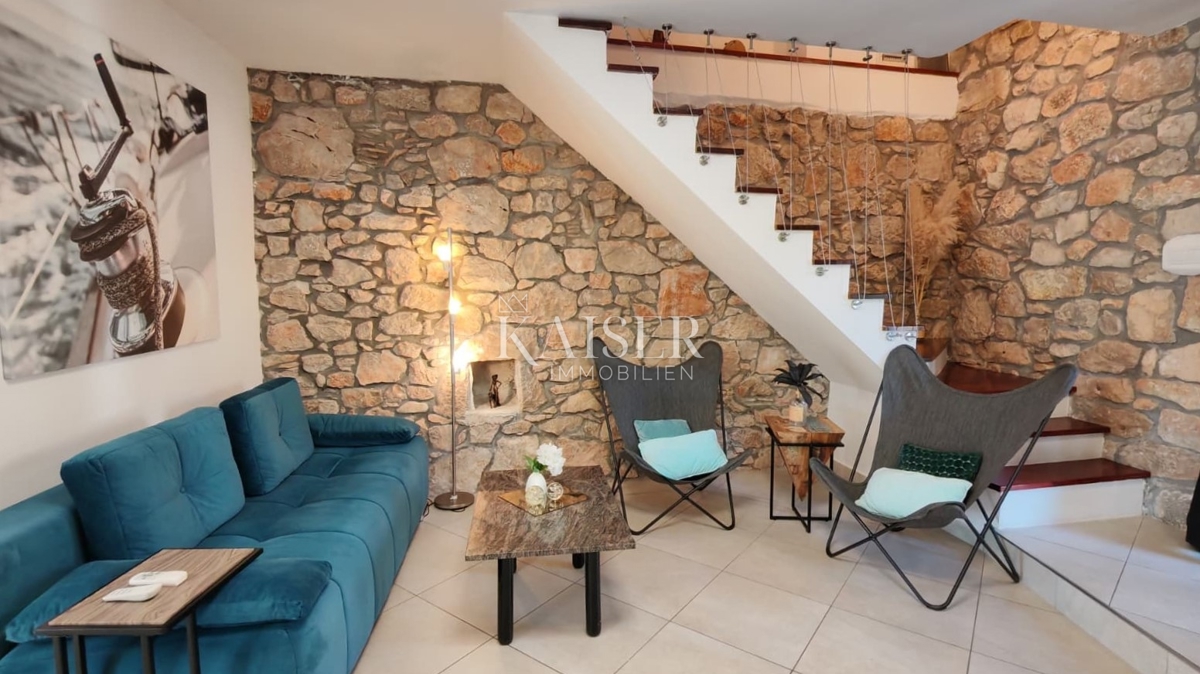 Isola di Krk, Dobrinj - casa in pietra ristrutturata 105m2 con piscina