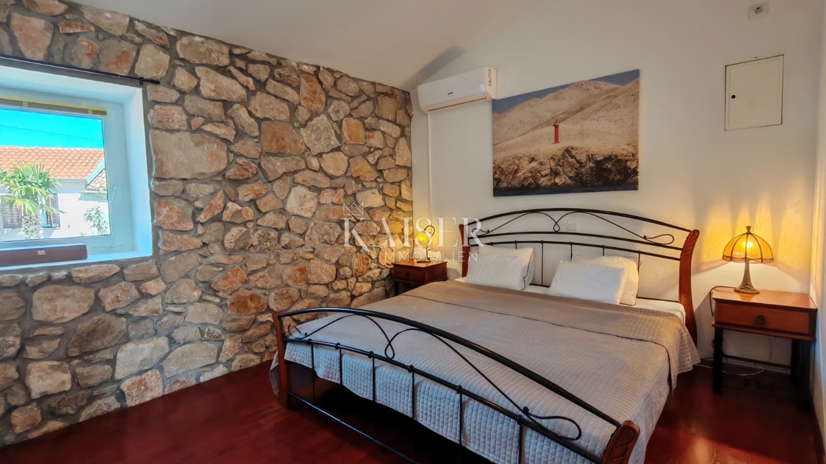 Isola di Krk, Dobrinj - casa in pietra ristrutturata 105m2 con piscina