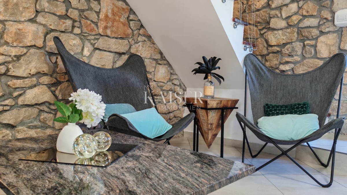 Isola di Krk, Dobrinj - casa in pietra ristrutturata 105m2 con piscina