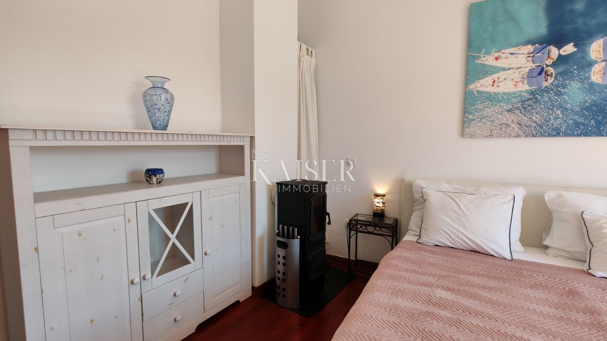 Isola di Krk, Dobrinj - casa in pietra ristrutturata 105m2 con piscina