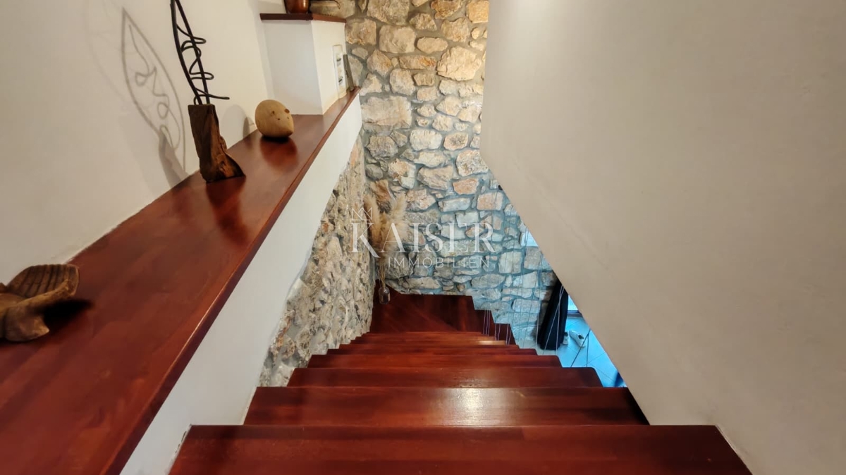 Isola di Krk, Dobrinj - casa in pietra ristrutturata 105m2 con piscina