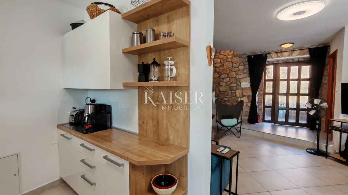 Isola di Krk, Dobrinj - casa in pietra ristrutturata 105m2 con piscina
