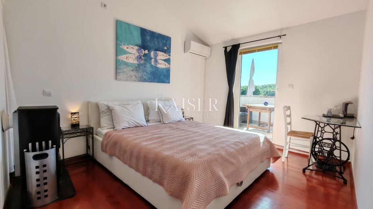 Isola di Krk, Dobrinj - casa in pietra ristrutturata 105m2 con piscina