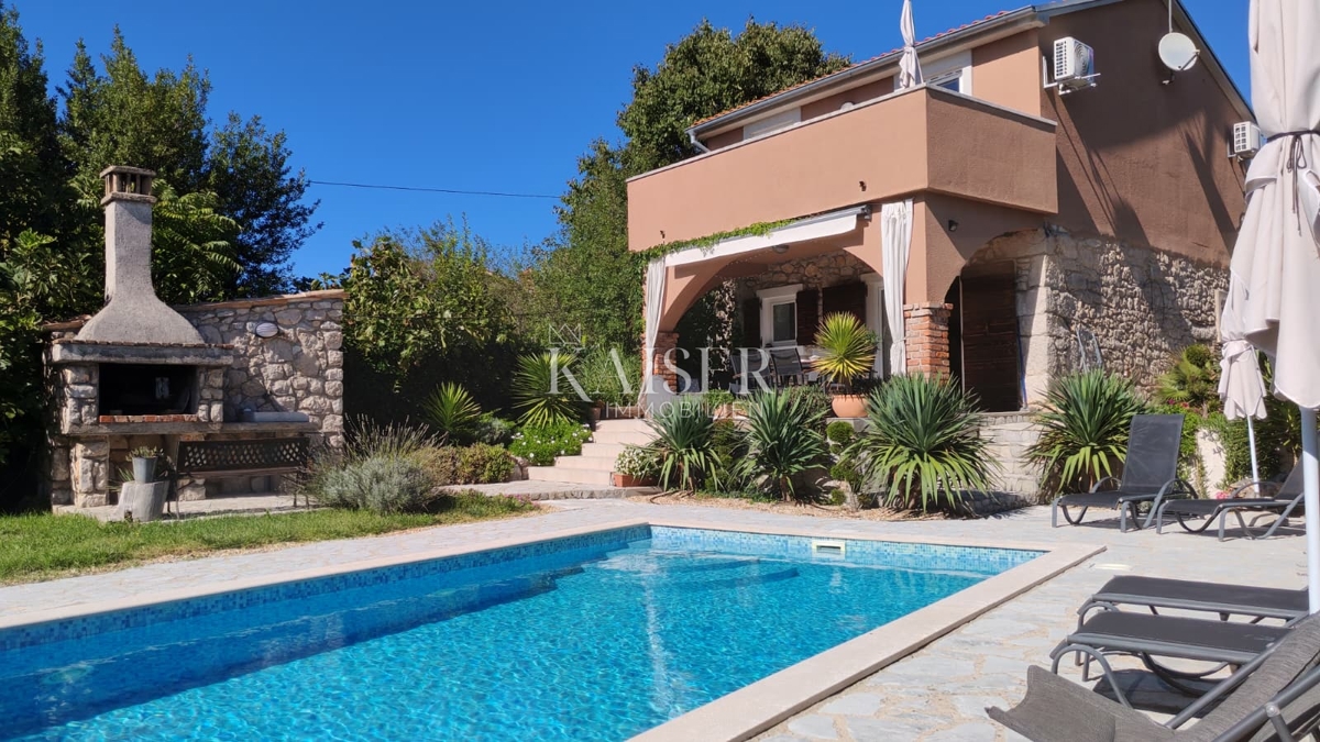 Isola di Krk, Dobrinj - casa in pietra ristrutturata 105m2 con piscina