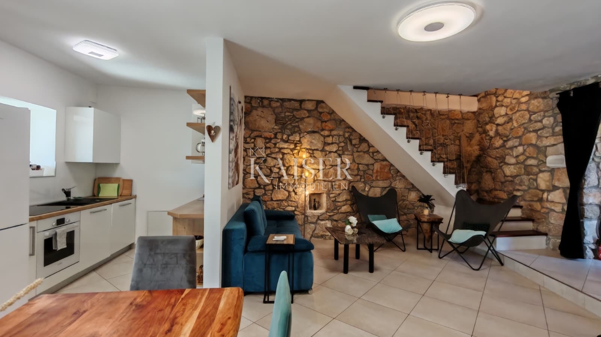 Isola di Krk, Dobrinj - casa in pietra ristrutturata 105m2 con piscina