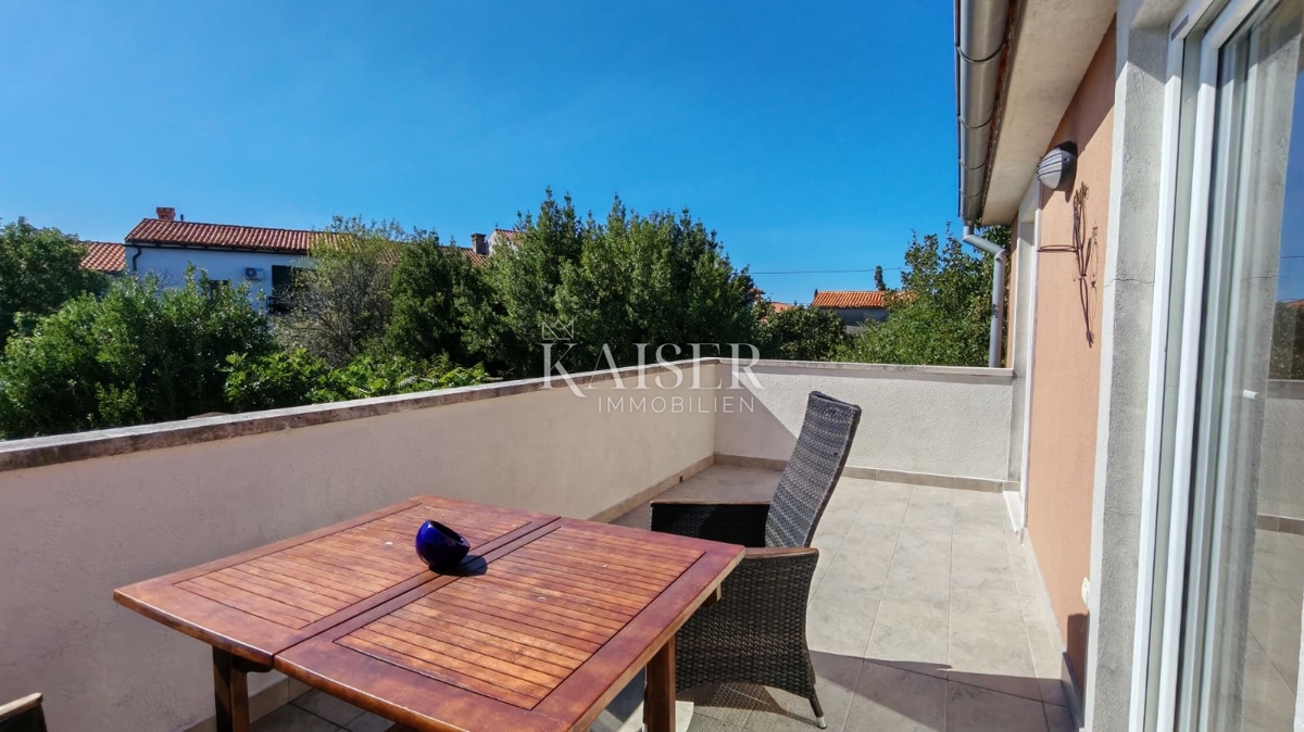 Isola di Krk, Dobrinj - casa in pietra ristrutturata 105m2 con piscina