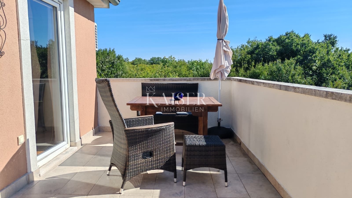 Isola di Krk, Dobrinj - casa in pietra ristrutturata 105m2 con piscina