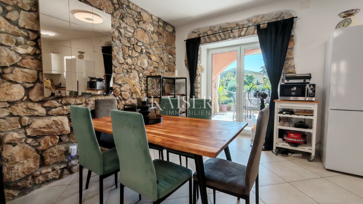 Isola di Krk, Dobrinj - casa in pietra ristrutturata 105m2 con piscina