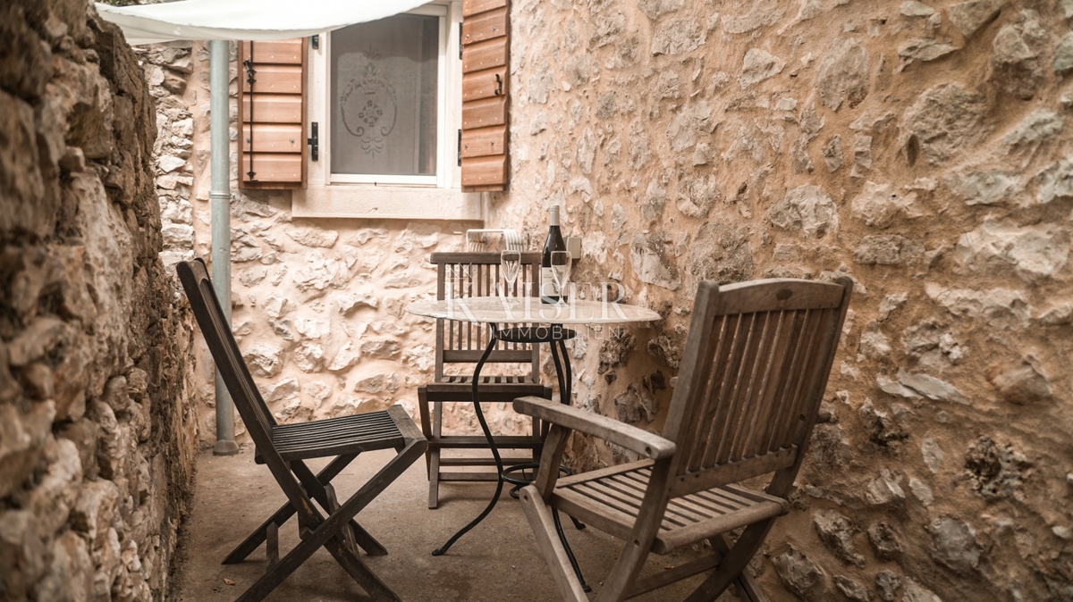 Mali Lošinj, Isola di Susak - autentica casa in pietra 88m2