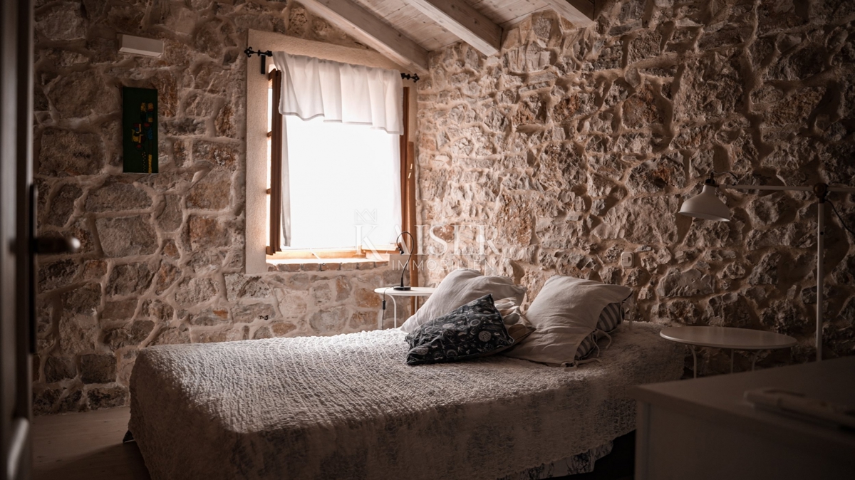 Mali Lošinj, Isola di Susak - autentica casa in pietra 88m2