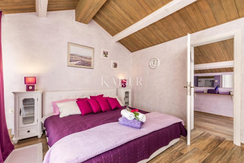 Tribalj, lussuosa casa in pietra con piscina