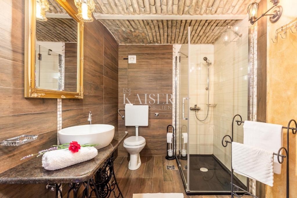 Tribalj, lussuosa casa in pietra con piscina