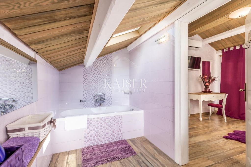 Tribalj, lussuosa casa in pietra con piscina