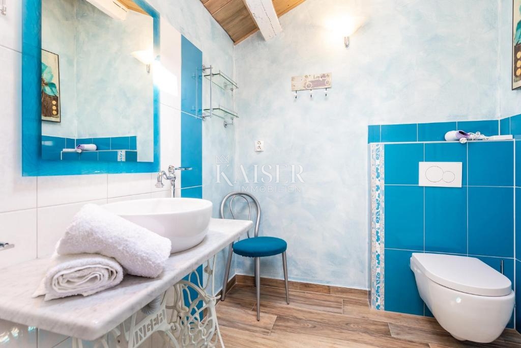 Tribalj, lussuosa casa in pietra con piscina