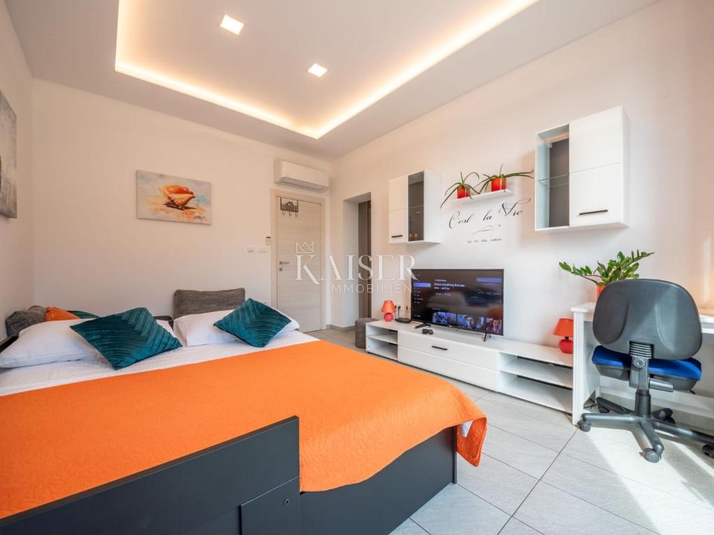 Kostrena, casa con tre unità abitative e una splendida vista sul Golfo del Quarnero