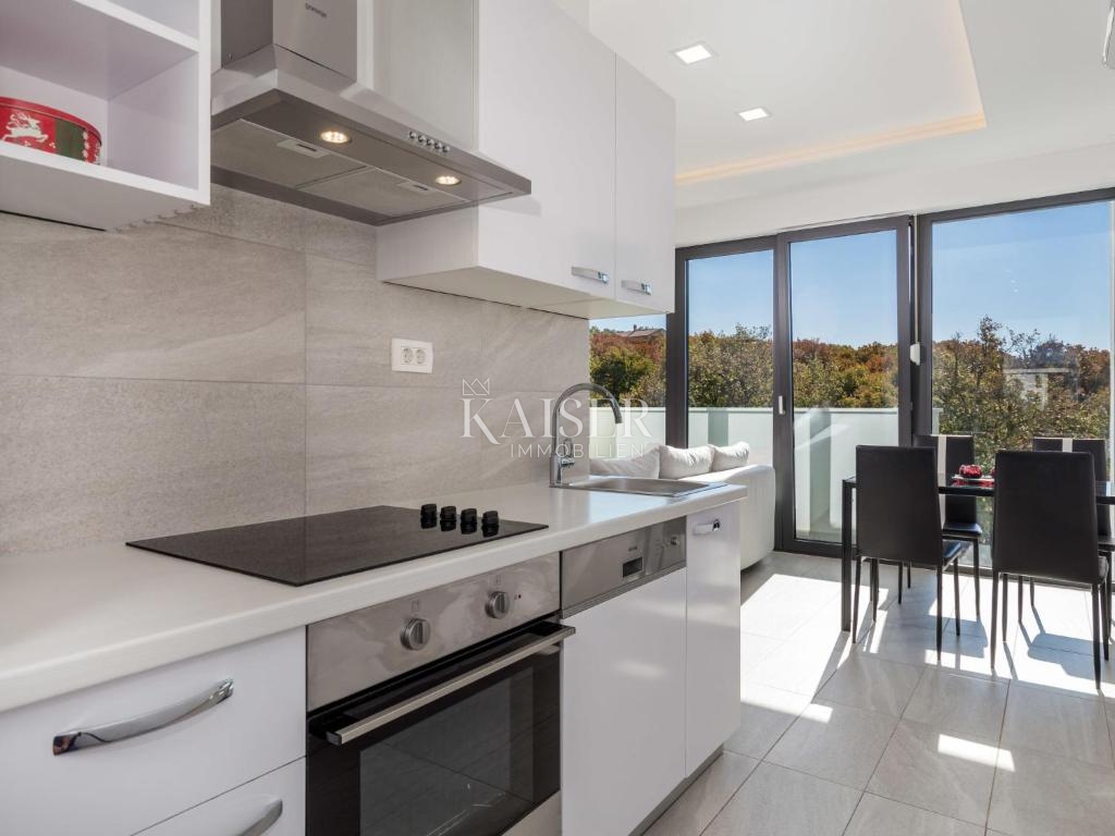 Kostrena, casa con tre unità abitative e una splendida vista sul Golfo del Quarnero