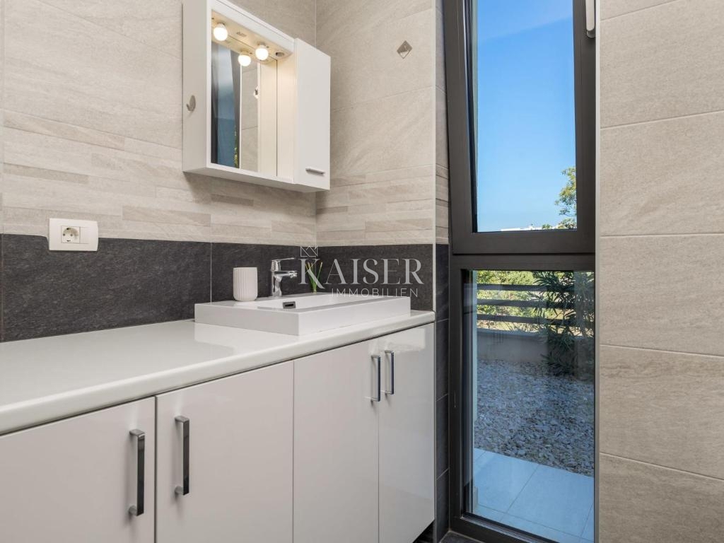 Kostrena, casa con tre unità abitative e una splendida vista sul Golfo del Quarnero