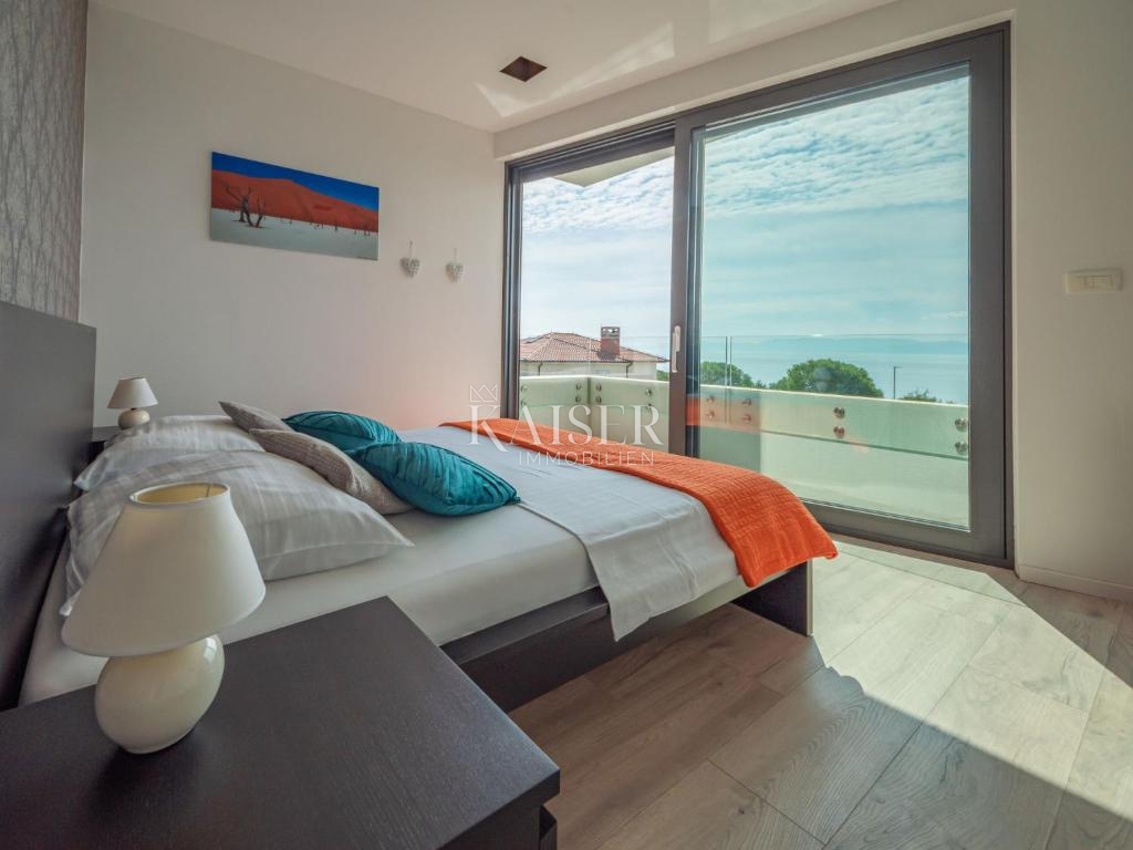 Kostrena, casa con tre unità abitative e una splendida vista sul Golfo del Quarnero