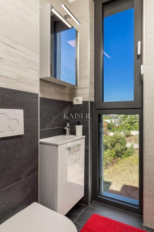 Kostrena, casa con tre unità abitative e una splendida vista sul Golfo del Quarnero