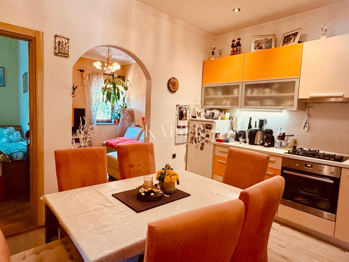 Rijeka, Draga – Tradizionale casa bifamiliare in pietra con giardino e garage