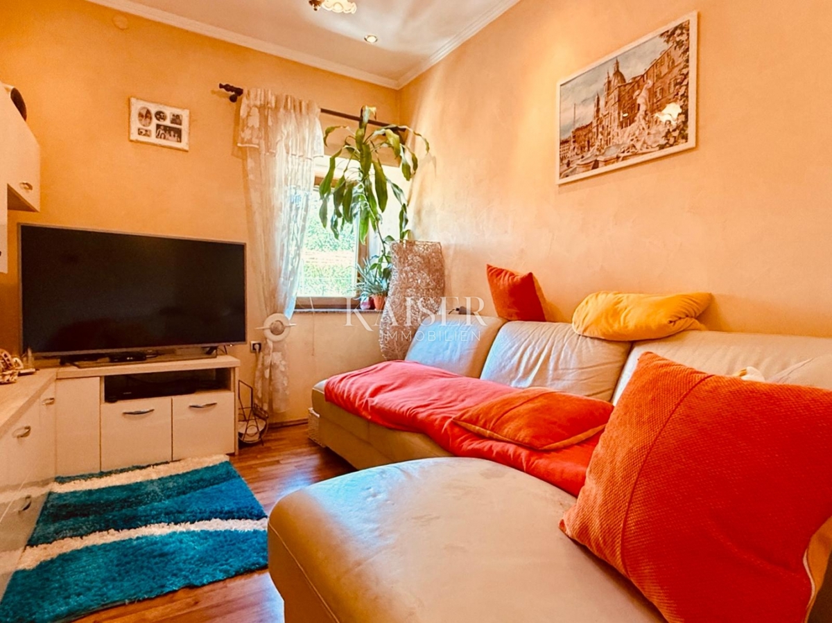 Rijeka, Draga – Tradizionale casa bifamiliare in pietra con giardino e garage