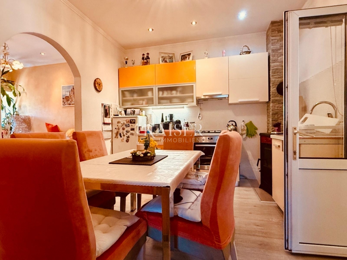 Rijeka, Draga – Tradizionale casa bifamiliare in pietra con giardino e garage