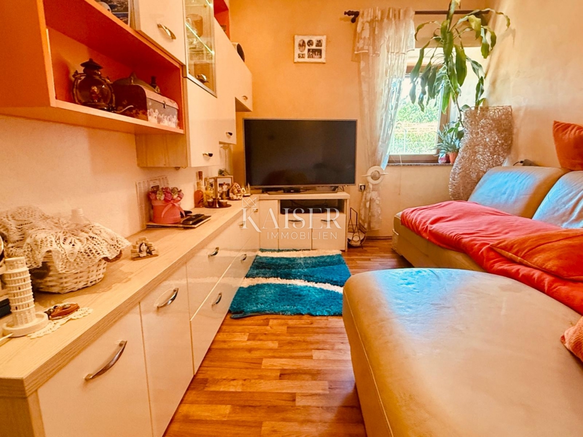 Rijeka, Draga – Tradizionale casa bifamiliare in pietra con giardino e garage