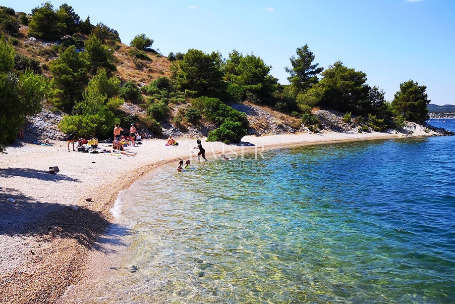 Sebenico, Brodarica - appartamento con una camera da letto 62,87 m2 in un nuovo edificio vicino alla spiaggia Rezalište